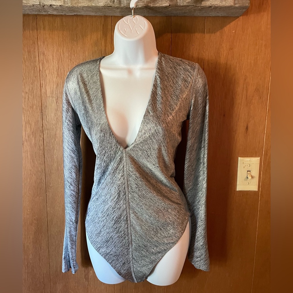 Alix NYC Long Sleeves Body Suite. Silver, Size M.
